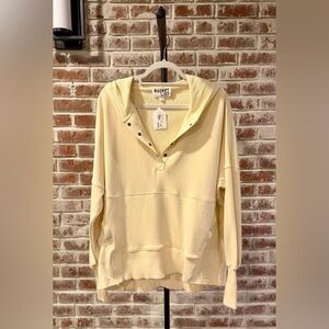NWT BUCKETLIST Women's Cream Pullover Sweater